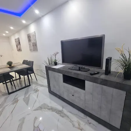 Apartmán Casa Palmera 2 Only 150 Meters To The Beach, Heated Pool, Wifi, Sat-tv, Terrace, Location, Washing Machine