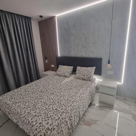 Apartmán Casa Palmera 2 Only 150 Meters To The Beach, Heated Pool, Wifi, Sat-tv, Terrace, Location, Washing Machine *