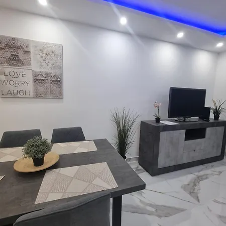 Apartmán Casa Palmera 2 Only 150 Meters To The Beach, Heated Pool, Wifi, Sat-tv, Terrace, Location, Washing Machine Playa de las Americas (Tenerife)