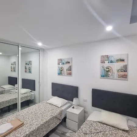 Casa Palmera 2 Only 150 Meters To The Beach, Heated Pool, Wifi, Sat-tv, Terrace, Location, Washing Machine Apartment Playa de las Américas