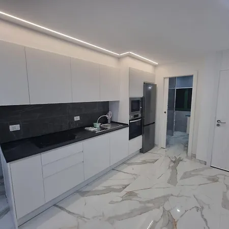 Casa Palmera 2 Only 150 Meters To The Beach, Heated Pool, Wifi, Sat-tv, Terrace, Location, Washing Machine Apartment